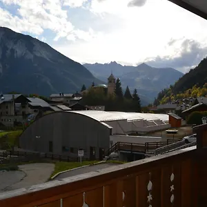 https://joli-studio-expose-sud-avec-terrasse.hotels-rhonealpes.com